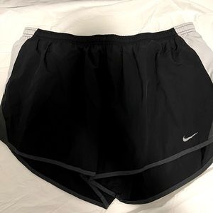 Women’s Nike dryfit shorts size XL